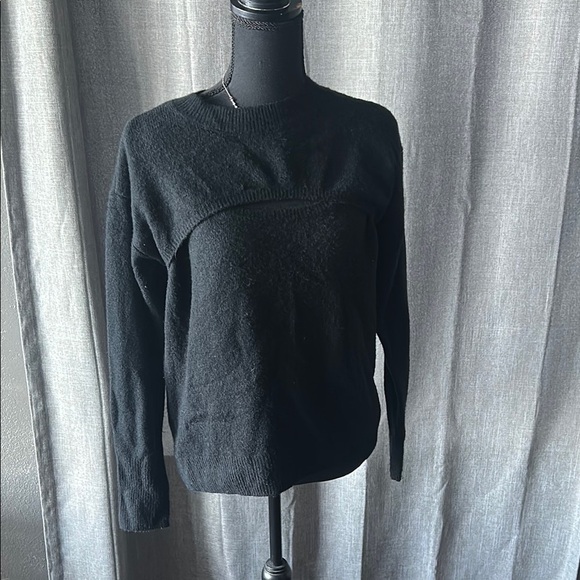 Vince Camuto Black Crew Neck Sweater with Classic Ribbed Design - Picture 1 of 5